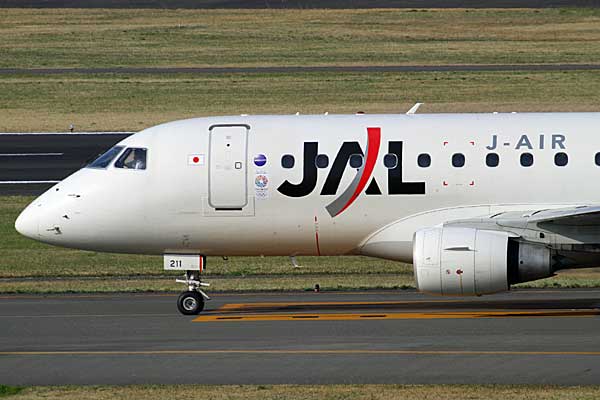 J-AIR E170 JA211J
