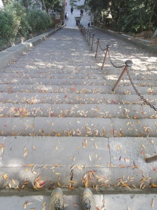 百段の階段