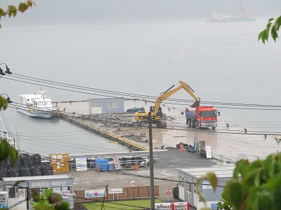 観光桟橋の解体作業が始まりました