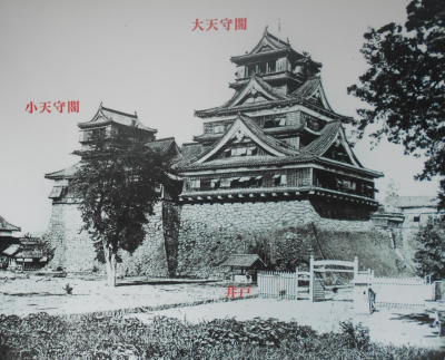 明治８（１８７５）年に撮影された熊本城大小天守・古写真
