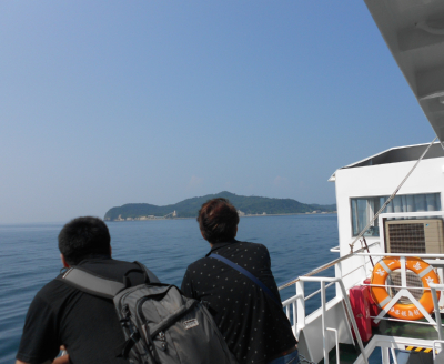 第一姫島丸甲板より姫島を臨む