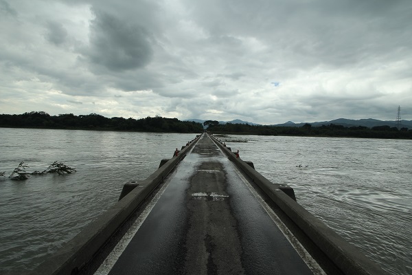川島潜水橋大雨後