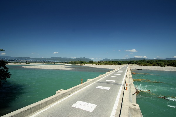 学島潜水橋