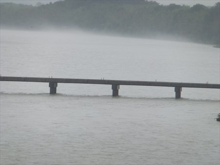 雨の潜水橋１