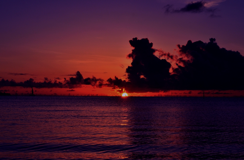 恩納村 シークレットビーチの夕日 海 写真 水中写真 無料壁紙 フリー素材屋さん