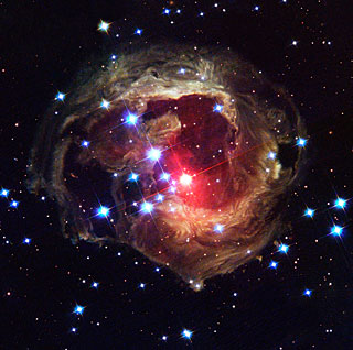 heic0503a[41 光は星の爆発の3年後に反響し続けます]